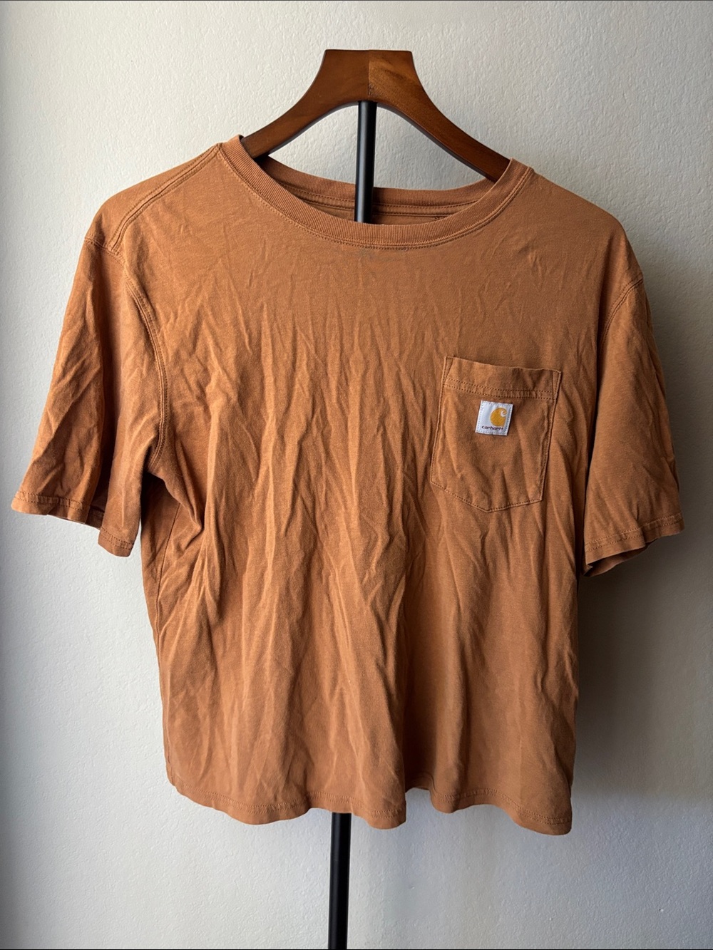 Carhartt W’s Short Sleeve Pocket Tee in Carhartt brown.